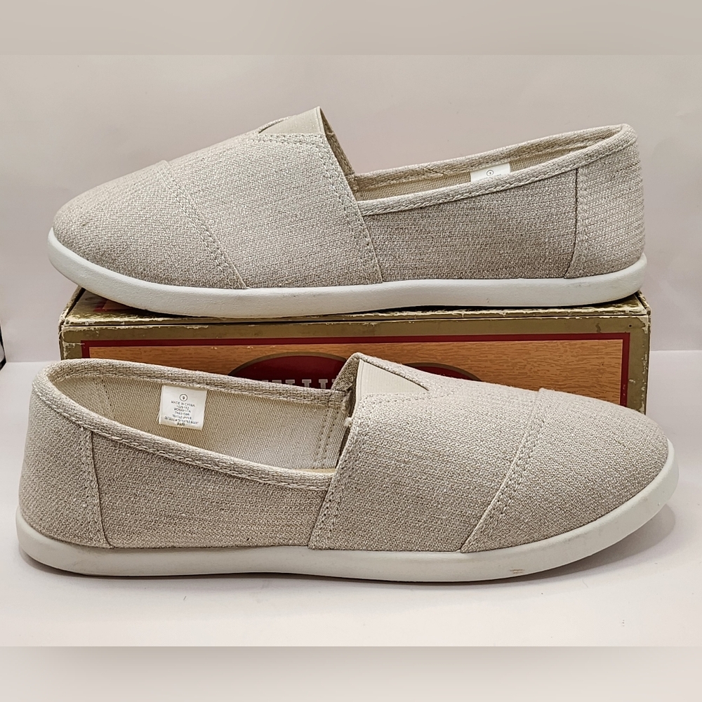 Kinetic Energy Womens Casual Beige Slip-On Shoes Size 9 NWOT